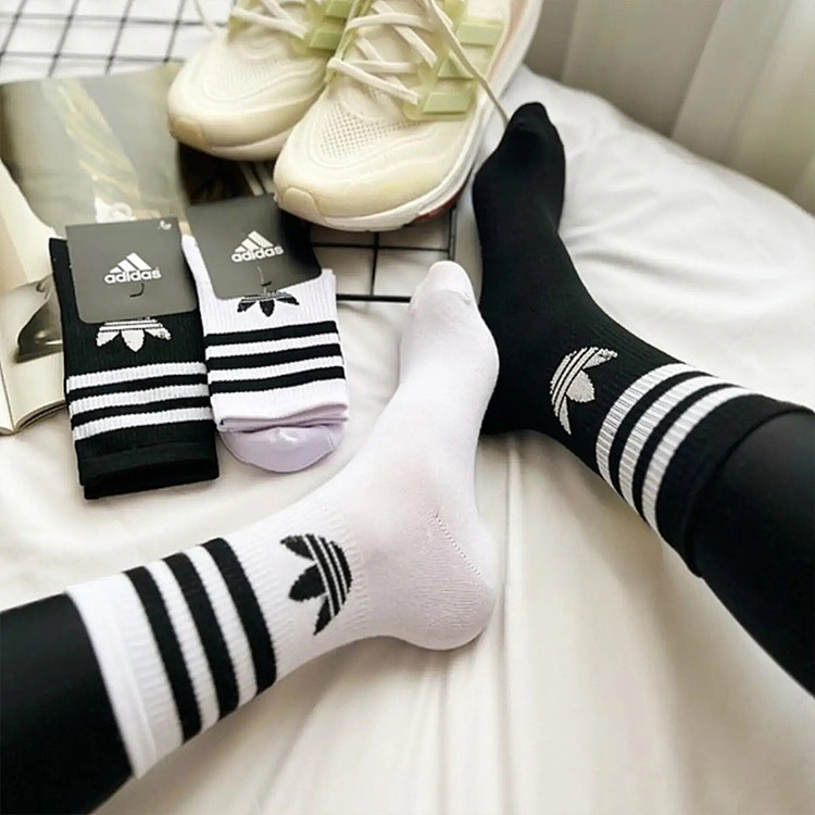 جوراب اسپرت ورزشی adidas در دو رنگ ترند سفید و مشکی